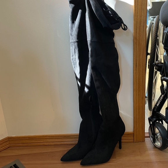 Black sueded over the knee heeled boots - Picture 1 of 2